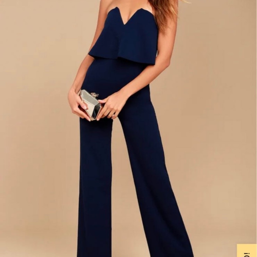Lulus navy blue jumpsuit

Size XS